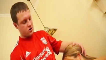 st petersburg'daki Liverpool destekçisi yüz veriyor