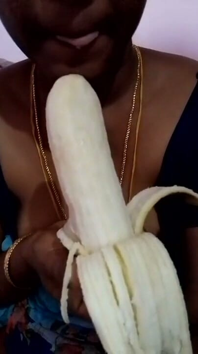 Bannana eş Hint aunty oral seks | Klip 1