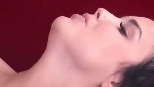 Güzel dillon harper becerdin ve dağınık bir yüz alır!