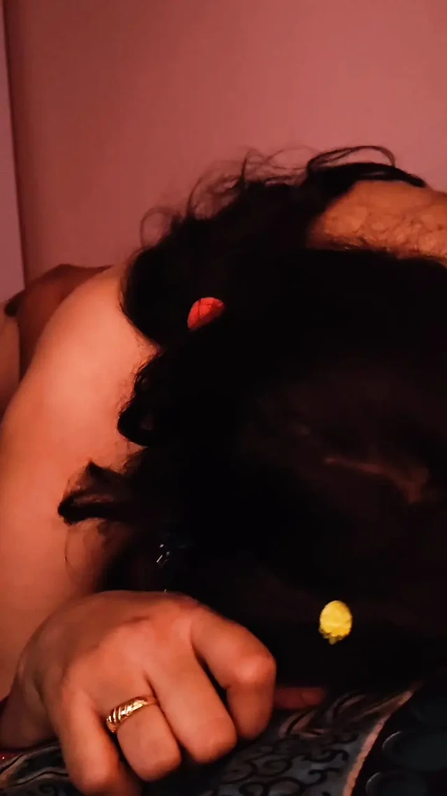 Seksi desi bebek domaltarak sikişiyor