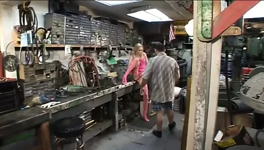 Kirli horoz emme orospu içinde pembe birlik Başlarken mumlu ve yüz iğne yapmak üzerinde