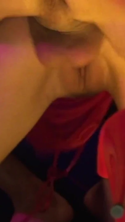 Seksi fahişeler bir striptiz kulübünde bazı randy dudes sikme | Klip 2