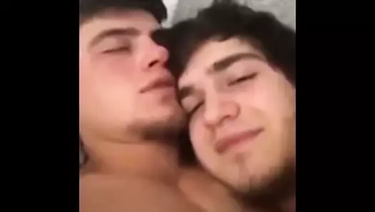 Sevimli Dağıstani eşcinsel erkekler