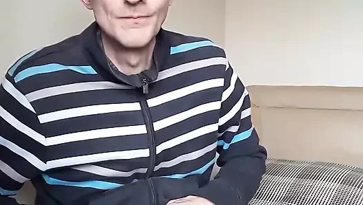 Eşofmanla mastürbasyon yapıyor