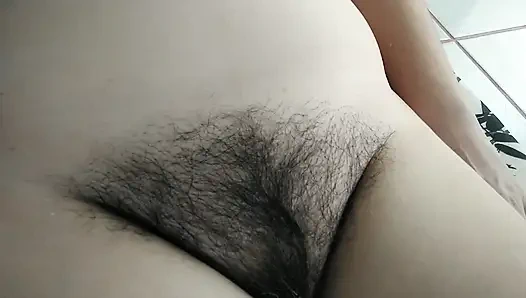 Senin için göğüslerime ve kıllı amcığıma dokunuyorum