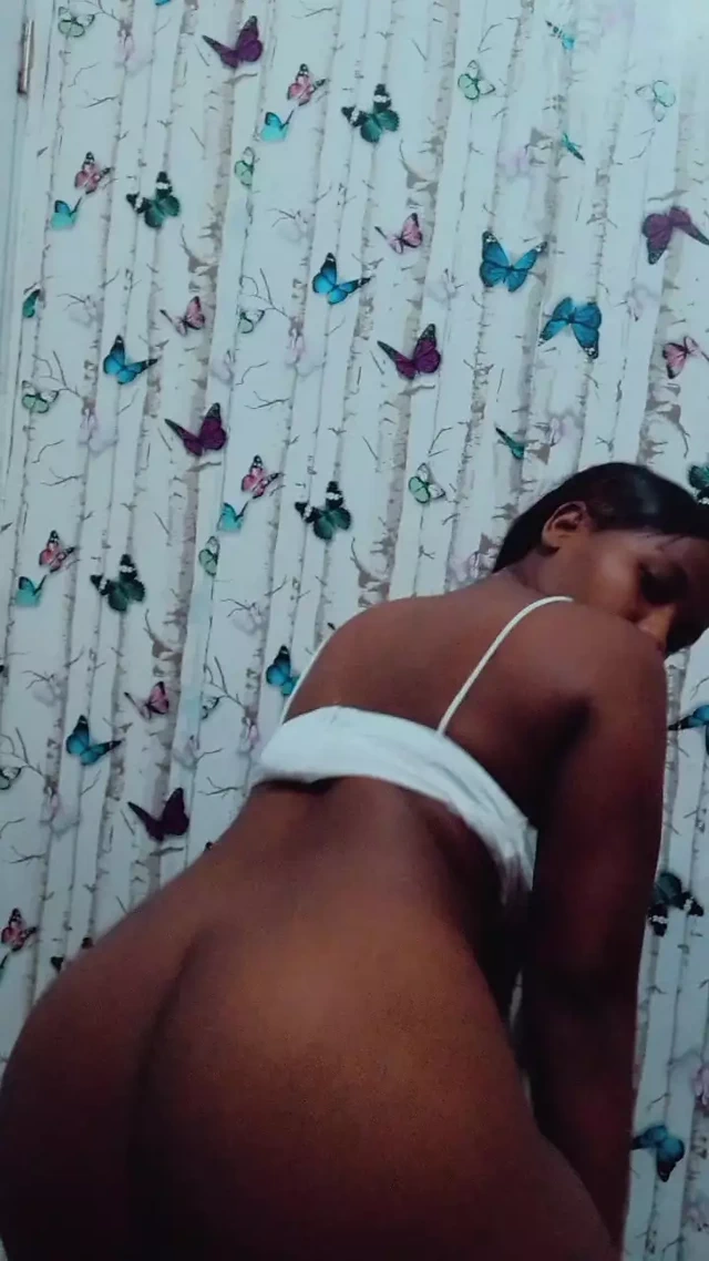 Look how my butt sounds you'll love seeing my butt move great You like it comment