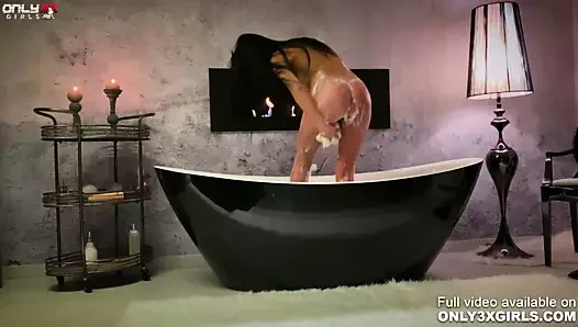 Klas shalina devine romantik anal oynuyor at the küvet