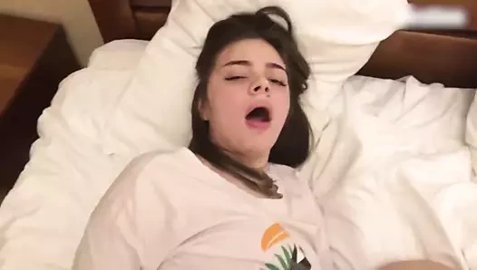 Üvey kardeş yakalandı onun üvey kardeş izlerken porno