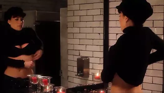 Carla gugino - kız bir bara girer