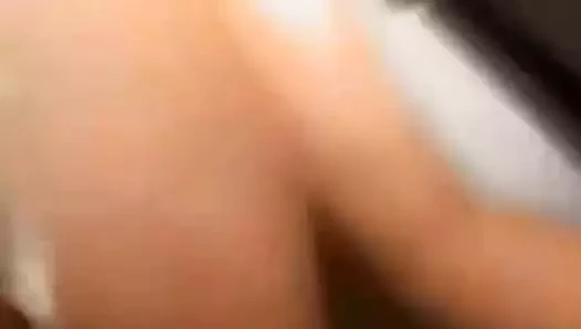 İsveçli hottie çılgın bir oral seks verir