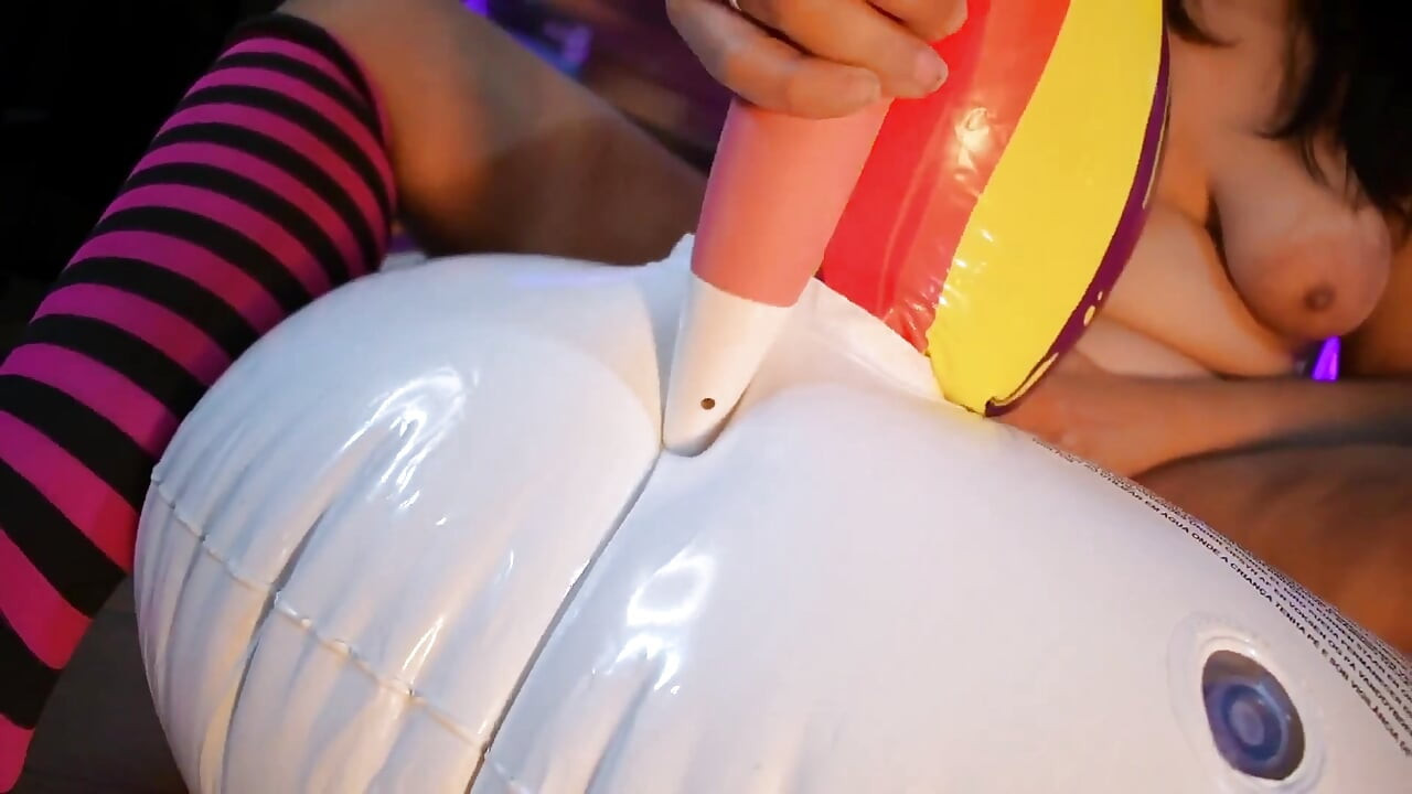 Dildo ile sikiş ve şişme tek boynuzlu at - bunny looner