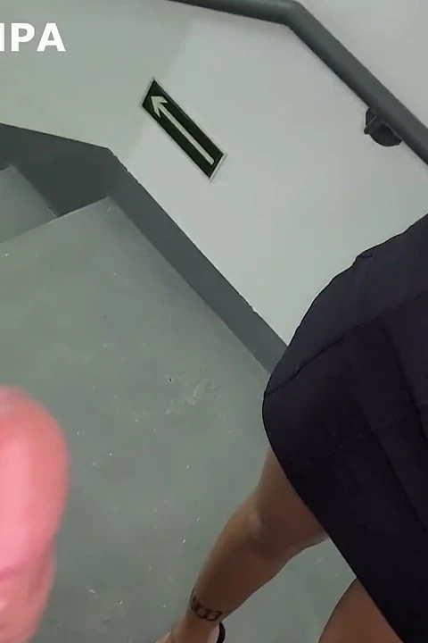 Binanın Merdivenlerinde Seks Güzel Bir Yabancı
