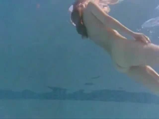 Amerikalı İngiliz kızları sıska dalışa ikna etti