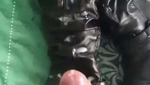 Yüksek topuklu itibaren benim kız arkadaş boşalmak üzerinde pislik kapalı masturbasyon