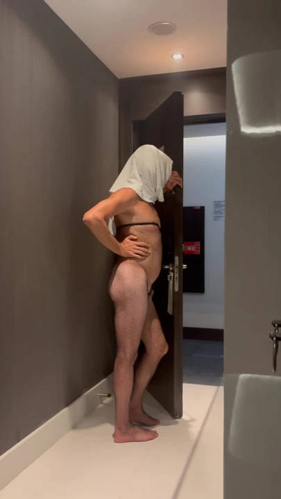 Otel personeli yemeğimi getirdi | Klip 2
