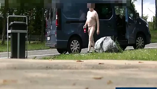 Sergi, halka açık otopark, küçük çöp kulesi