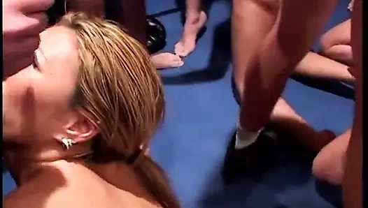 Oral seks uzmanları yaraklar için yarışıyor