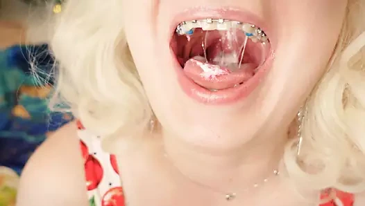 Diş telleri takmış Asmr mukbang - dondurma yiyor