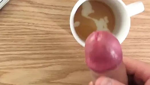 Hızlı bir kahve molasında mastürbasyon yapmak