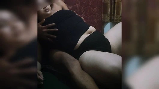 Lütfen beni sik. Amcığım zaten ıslak, çok azgınım.