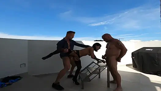 Barbara Mont uslu duramıyor - bir saniye bile değil.