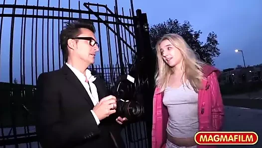 Parkta doğal bir alman genç almak