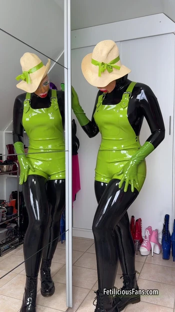 Who's gonna be my dirty piggy 🐷