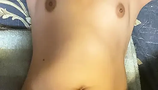 Komşunun seksi sürtük karısı çok lezzetli bir amına sahip ve onu dölle dolduruyorlar