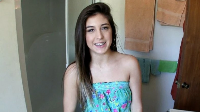Echte Highschool-Latina-Teen mit Zahnspange, erstes Porno, POV