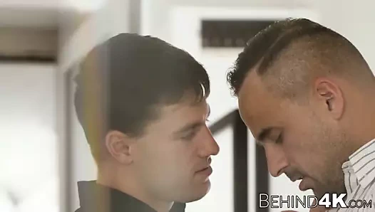 klas gay erkekler eyersiz Siktir et ve göster kapalı onların kasları