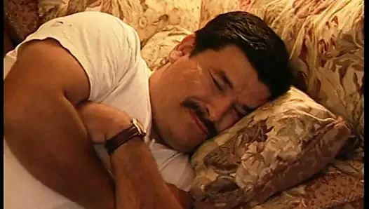 Sarışın iki azgın adamla vahşi seks yapmaya karar verdi