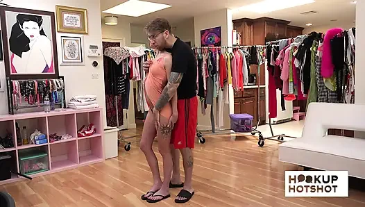 Bts - tatlı Chloe Temple sahne arkasında amcık göğüslerini gösteriyor!