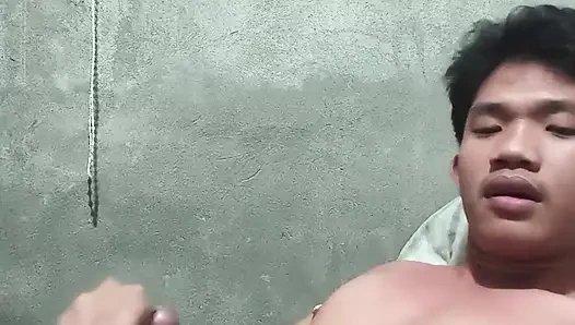 Pinoy genç kız boşalana kadar ateşli yarağının tadını çıkarıyor