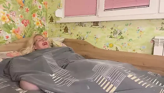 Üvey erkek kardeş ve üvey kız kardeş bir sır saklıyor