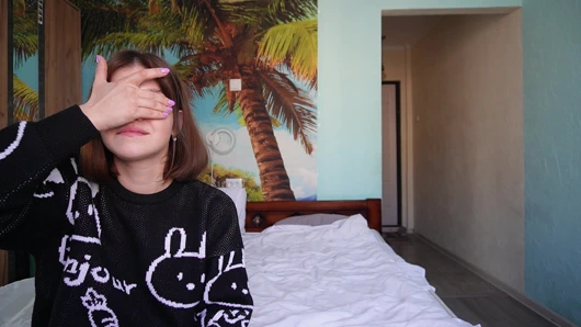 Popüler çevrimiçi oyun vlog sırasında üvey erkek kardeş ve üvey kız kardeş arasında sekse dönüşüyor