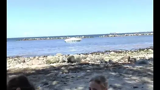 zwei madchen am Strand mit einem Vibrator reine nuttig