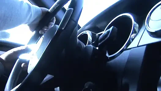 Koca sikli zenci adam yarağını genç ve azgın amının derinliklerine sokuyor