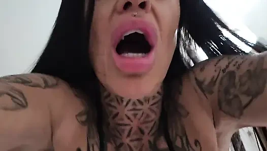 Ateşli üvey anne miss crude