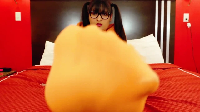 Velma shaggy'nin ayaklarına tapmasını istiyor
