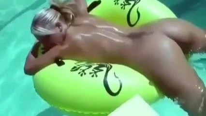 havuzda eğlence