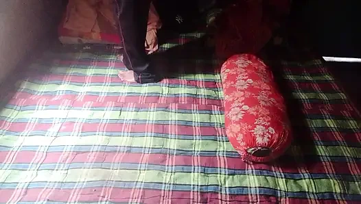 I had sex in the bedroom of a village house, watch the video without the girl.
