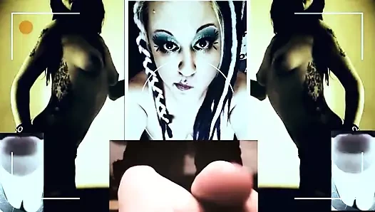 Korkunç üvey kız kardeş onunla oynamazsanız sizi eşcinsel bir oyuna dönüştürecek