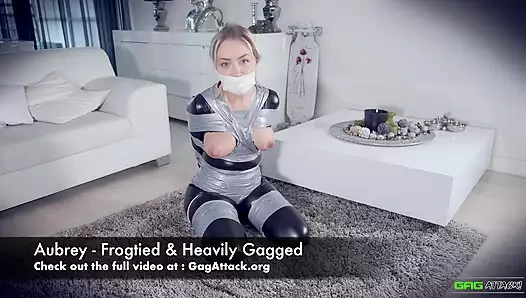 Aubrey - kurbağacık ve ağzı sıkı ( gagattack.nl )