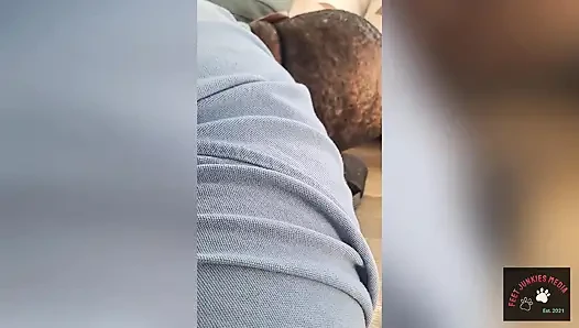 Lulusex iri güzel kadın günaydın ayaklarına tapıyor