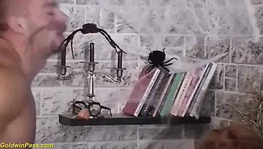 Kızıl saçlı tombul olgun cadı sikiliyor
