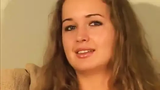 Çarpıcı şımarık memeli beyaz kız büyük ham bir yarağı amını sikiyor