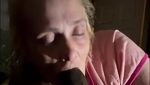 Headrietta: büyük zenci yarağının ruhunu emiyor