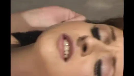 Tatlı amcık sert delikanlıyı seviyor