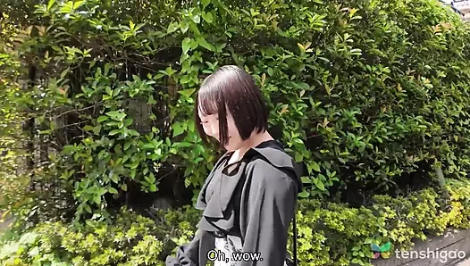 Tombul ve büyük memeli barmen Riina Kurusu olgun yarağı seviyor