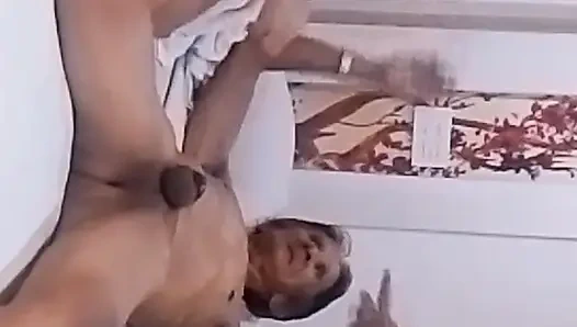 Onun amını yalayıp sikimi emmek istiyorum